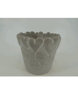 Betonový květináč se srdíčky