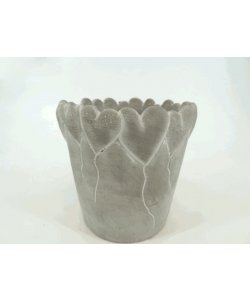 Betonový květináč se srdíčky